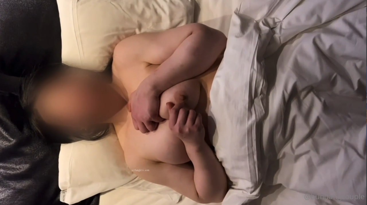 【2024-02-18】Having sex while changing into a bikini